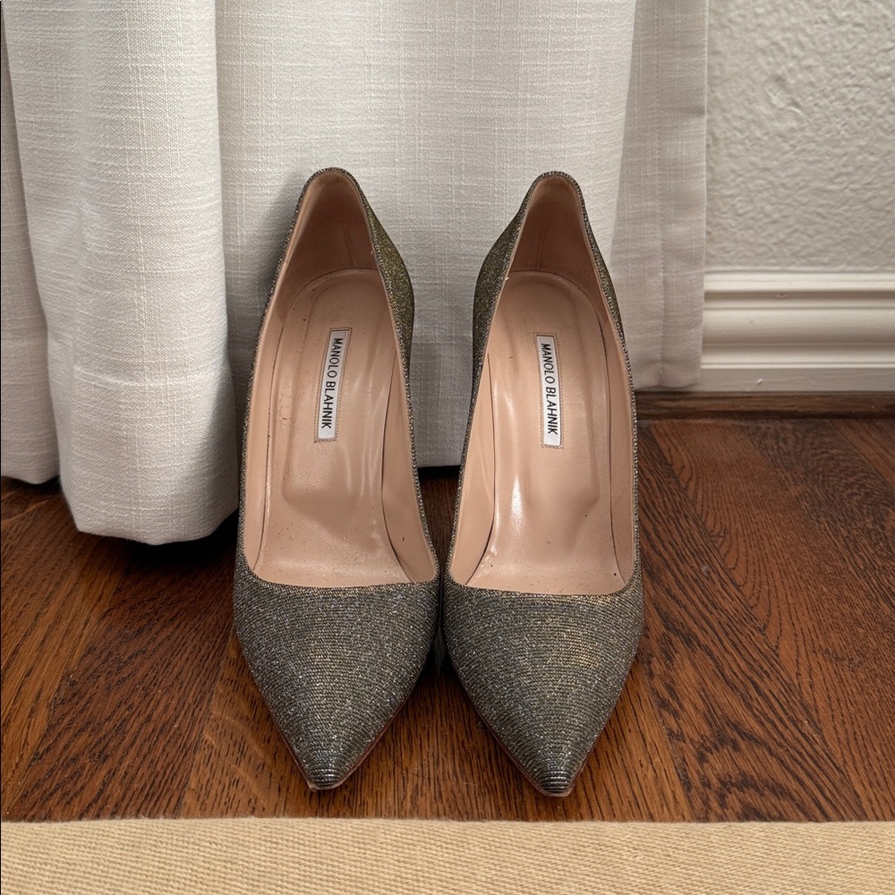 Manolo Blahnik BB Gold Metallic Heels Size 42